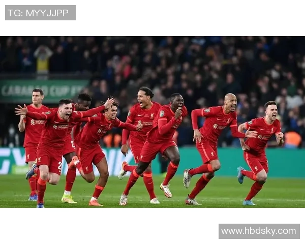 中超激战:里昂与利物浦战平后点球大战引发全场狂欢 中超激战:里昂与利物浦战平后点球大战引发全场狂欢