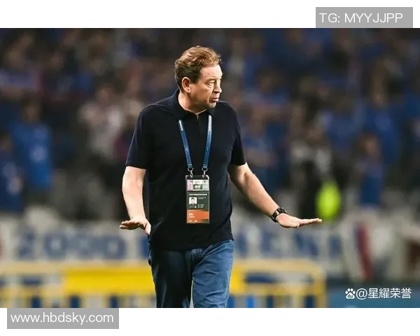 国王杯激战：拜仁大胜巴黎乌龙球引发争议判罚全场沸腾