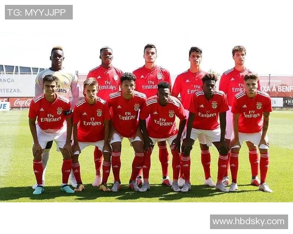 本菲卡大胜阿森纳5-0友谊赛精彩瞬间引发全场热烈欢呼