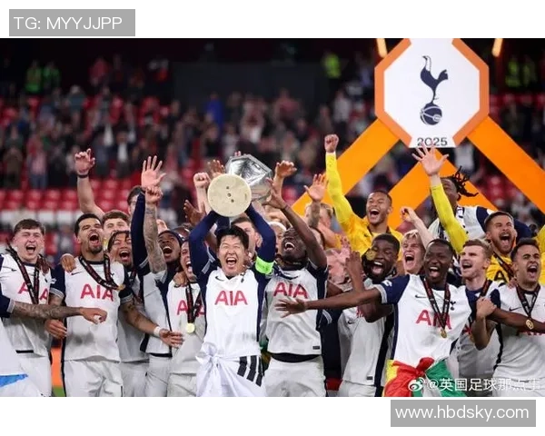 欧联杯历史冷门曼联狂胜AC米兰五球红牌事件引发全场热议