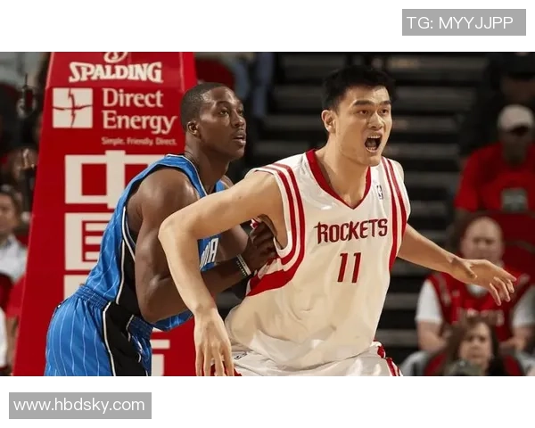 姚明在篮下的绝妙终结瞬间展现力量与技巧的完美结合