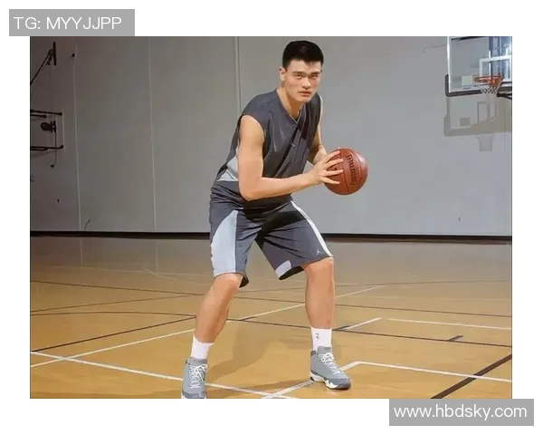 姚明大衣引领时尚潮流展现运动员独特魅力与风格的完美结合