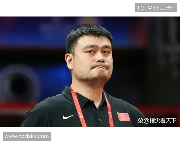姚明的传奇时刻与经典瞬间回顾，感受篮球巨星的风采与魅力