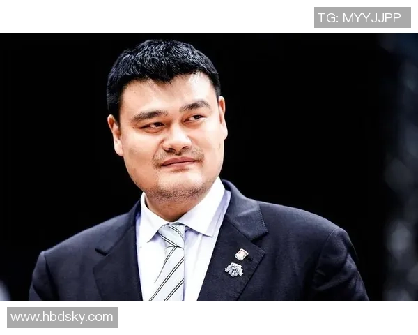 姚明挑战水球运动展现运动员多才多艺的魅力与激情