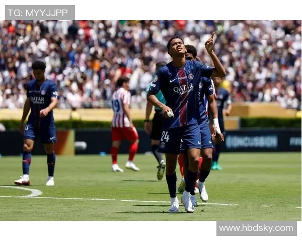 西甲激战：里昂大胜巴黎圣日耳曼红牌事件引发全场热议与十大精彩进球回顾