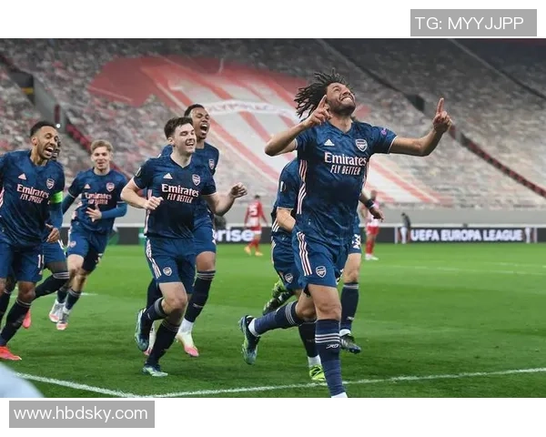 英超激战巴黎圣日耳曼大胜里昂红牌争议引发全场热议与战术分析