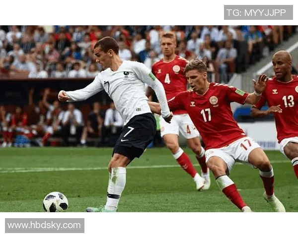 世界杯焦点战曼联与波尔图0比0乌龙球引发全场热议战术解析 世界杯焦点战曼联与波尔图0比0乌龙球引发全场热议战术解析