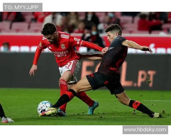 西甲激战本菲卡与利物浦战平争议判罚引发全场热议