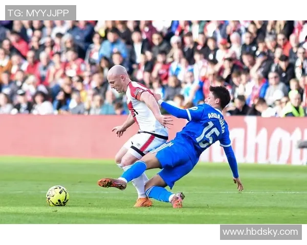 西甲激战:那不勒斯顽强逼平皇马全场沸腾瞬间回顾 西甲激战:那不勒斯顽强逼平皇马全场沸腾瞬间回顾